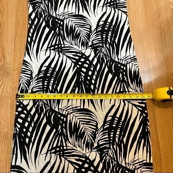 Tiana B. Sleeveless Black White Palm Leaf Printed Maxi Dress Slit Size S… - Picture 9 of 10